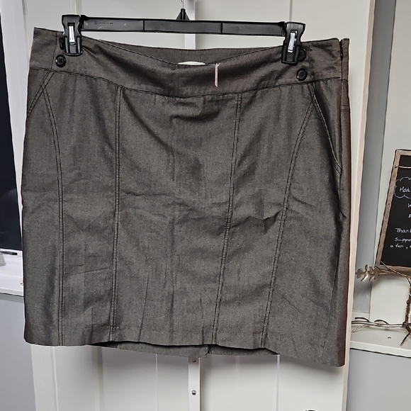 Elegant Gray Skirt - Picture 1 of 3